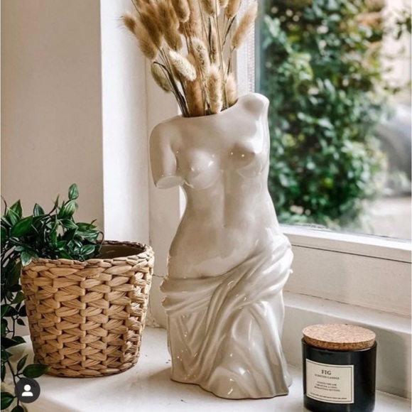 woman body vase h&m